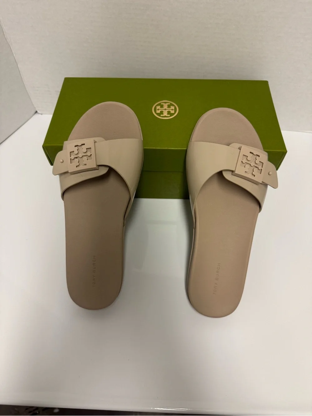 Tory Burch Mellow Buckle Stone Grey Patent Slide with Logo Buckle Size 9